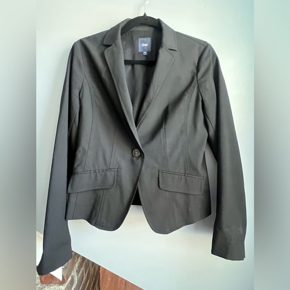 Gap blazer, size 4, faux pockets, single button, blue pin stripe in sleeves